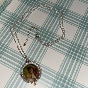 Victorian pearl necklace